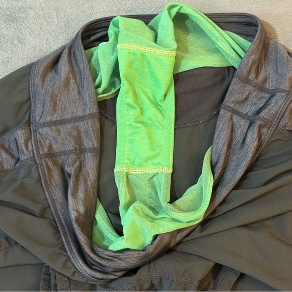 lululemon athletica Gray Women Shorts

#1075 - Picture 7 of 10